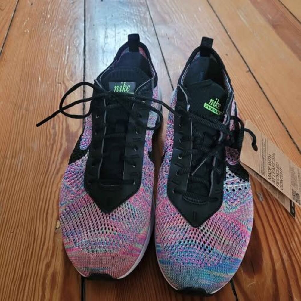 Nike Flyknit Womens 7.5 NWT